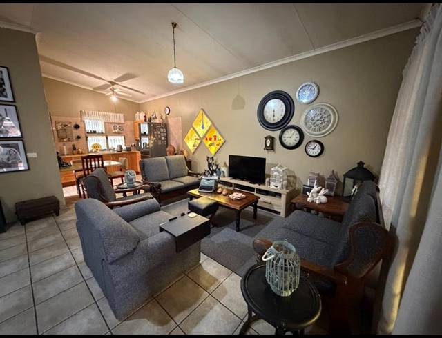 3 BEDROOM TOWNHOUSE FOR SALE IN CLARINA